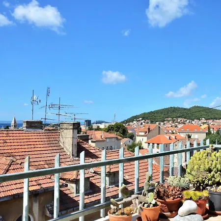 Big 80 M2 With Balcony In The Heart Of Apartamento