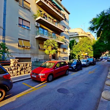 Big 80 M2 With Balcony In The Heart Of Apartment Split