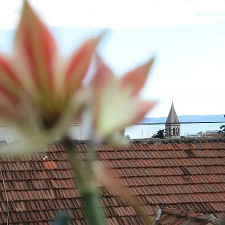 Big 80 M2 With Balcony In The Heart Of Split