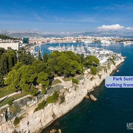 Apartman Big 80 M2 With Balcony In The Heart Of Split