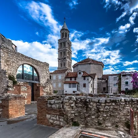 Big 80 M2 With Balcony In The Heart Of *