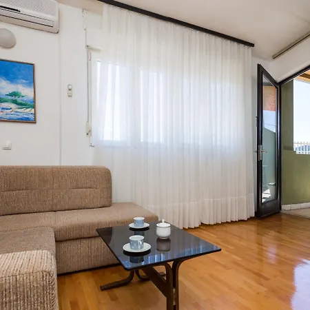 Big 80 M2 With Balcony In The Heart Of * Split