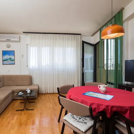 Big 80 M2 With Balcony In The Heart Of Apartamento Split