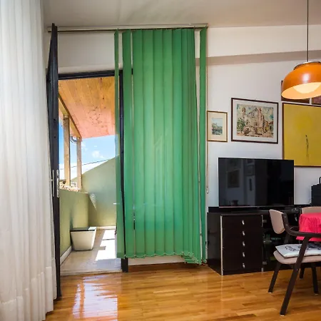 Big 80 M2 With Balcony In The Heart Of Apartamento Split