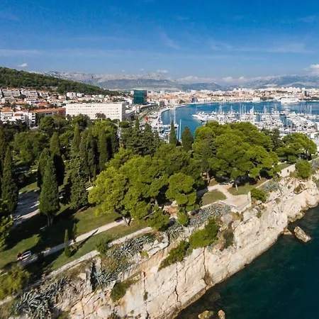 Big 80 M2 With Balcony In The Heart Of Apartamento *