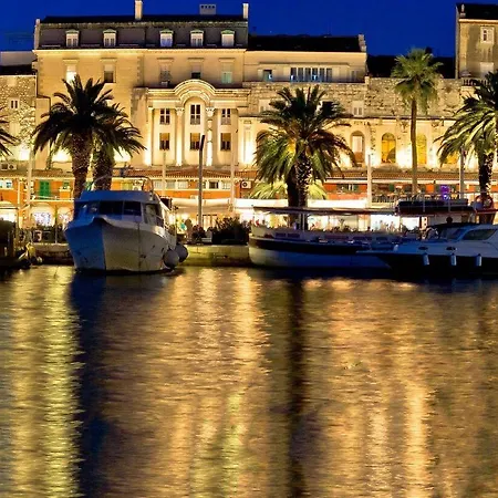 Big 80 M2 With Balcony In The Heart Of Split